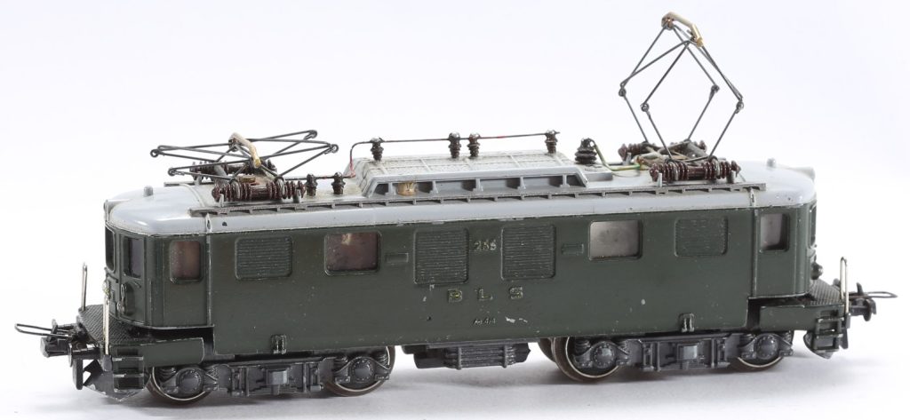 Train TRIX International H0 gauge (DC) Swiss electric loco Ae 4/4 255 (BLS) no original box #2232 --- Ellok Schweiz ohne OVP Gleichstrom