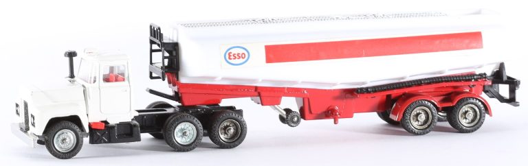 Corgi Major Toys diecast truck scale 1/43 Mack Petrol tanker “ESSO” #1152