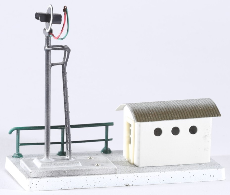 Vintage CONTI (Co.Mo.Ge.) H0 gauge signal with house #