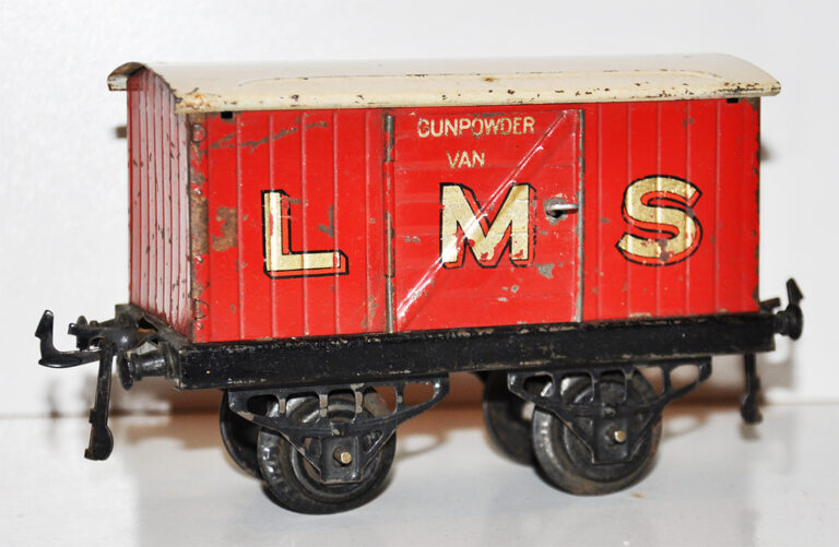 hornby-gunpowder-van-1