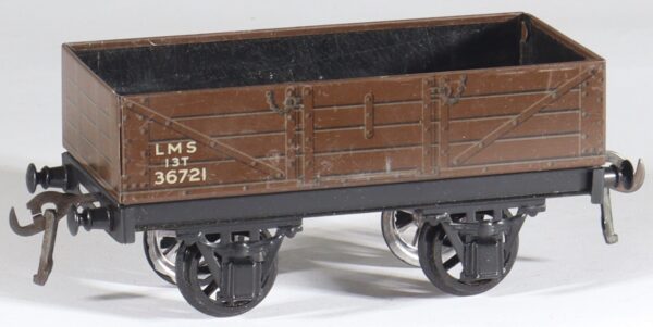 kallistoys-auctions-auktionen-antique-vintage-toys-antik-historisch-spielzeug-bassett-lowke-england-0-gauge-tinplate-blech-open-wagon-offener-guterwagen-lms-1352-0-1e
