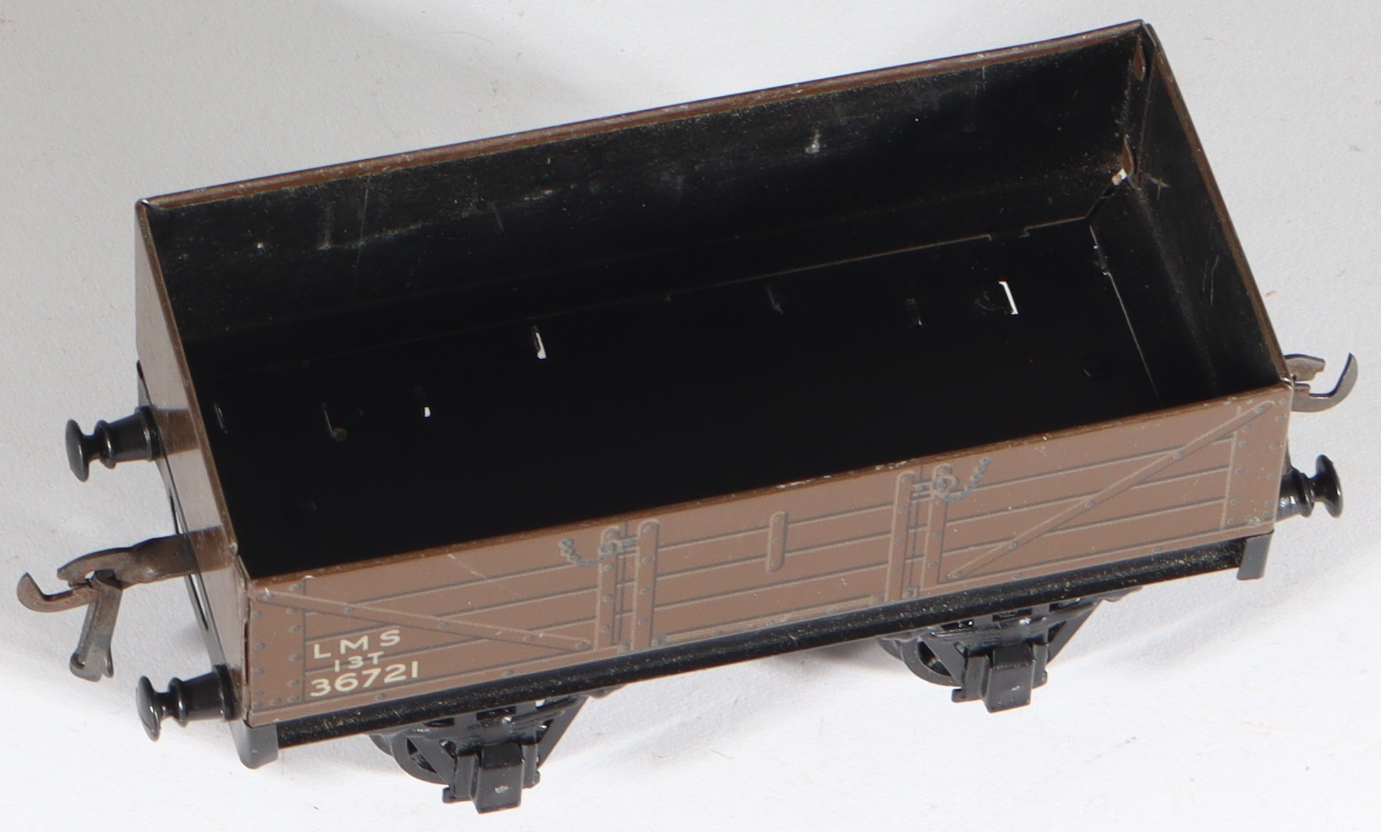 kallistoys-auctions-auktionen-antique-vintage-toys-antik-historisch-spielzeug-bassett-lowke-england-0-gauge-tinplate-blech-open-wagon-offener-guterwagen-lms-1352-0-1b