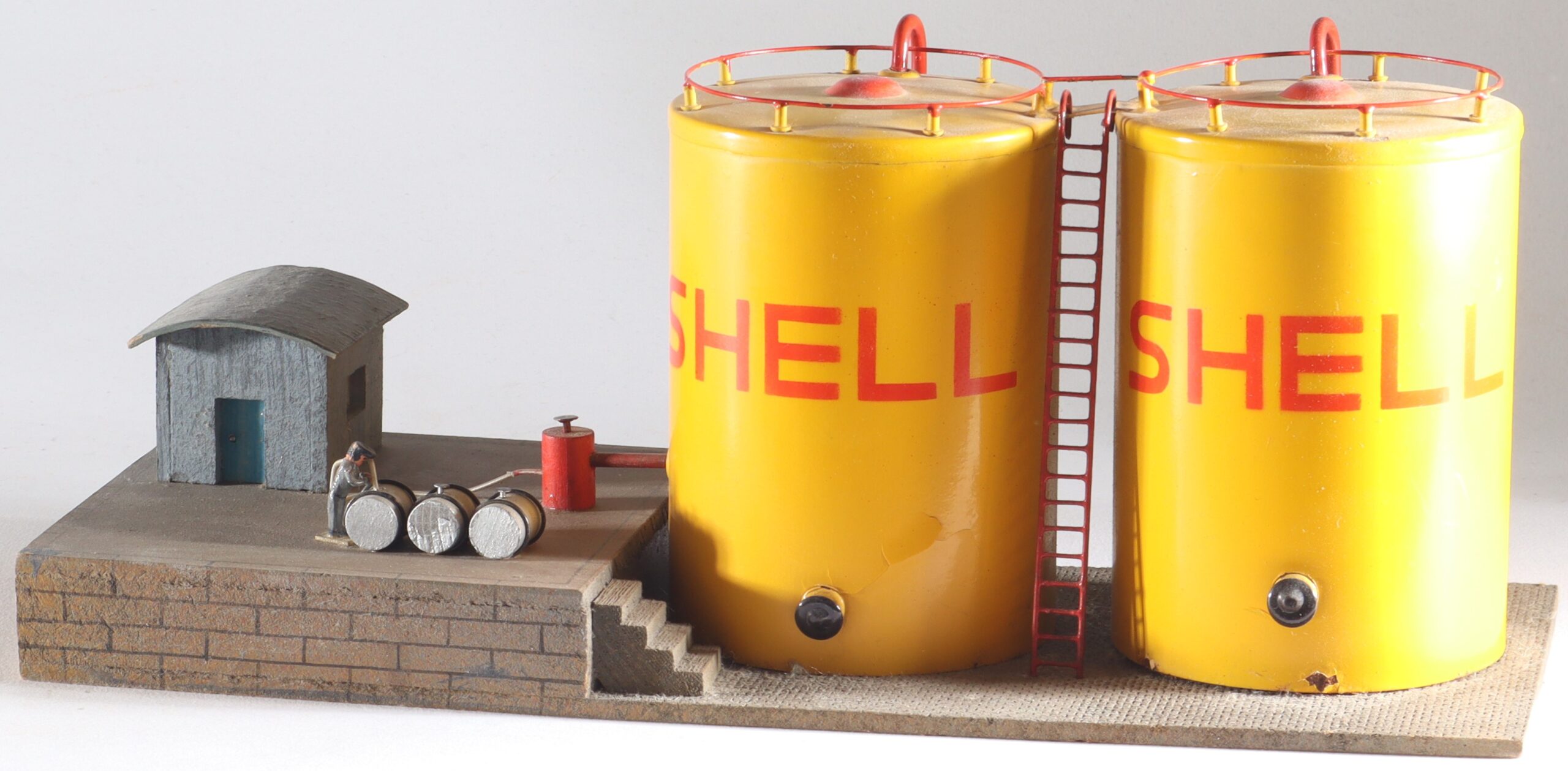kallistoys-auctions-auktionen-antique-vintage-toys-antik-historisch-spielzeug-trix-germany-spur-h0-wood-house-holzhaus-oil-storage-oltanks-tanklager-shell-1g