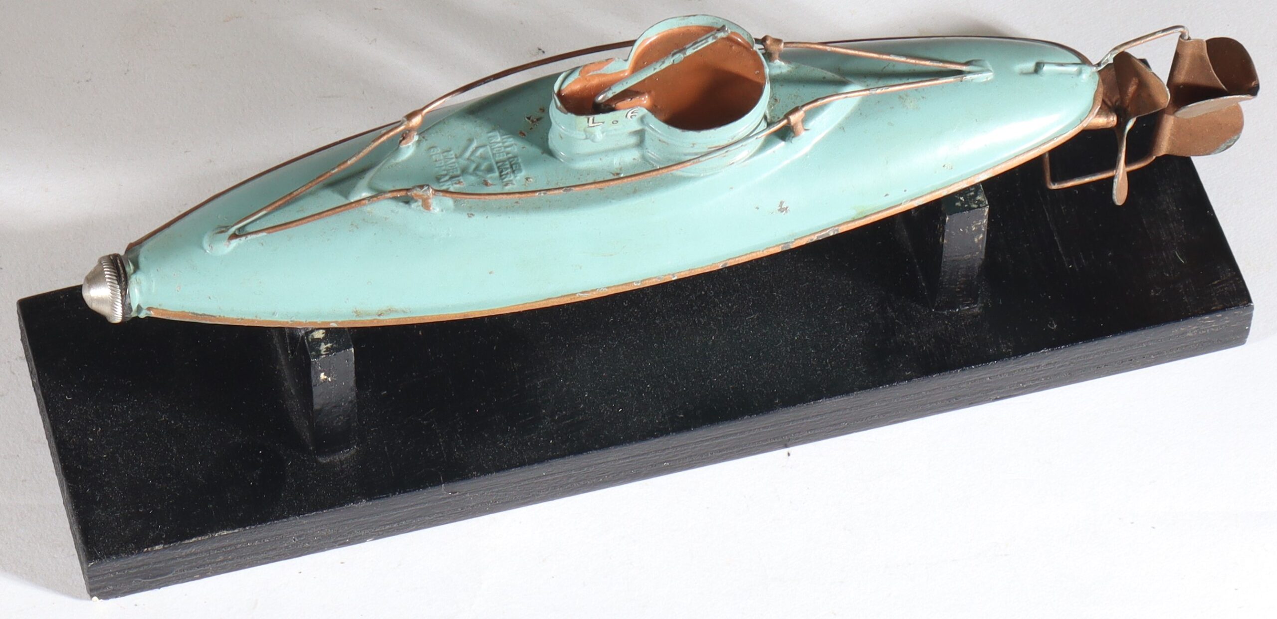 kallistoys-auctions-auktionen-antique-vintage-toys-antik-historisch-spielzeug-bing-germany-tinplate-blech-submarine-unterseeboot-21-cm-10-344-2-2d