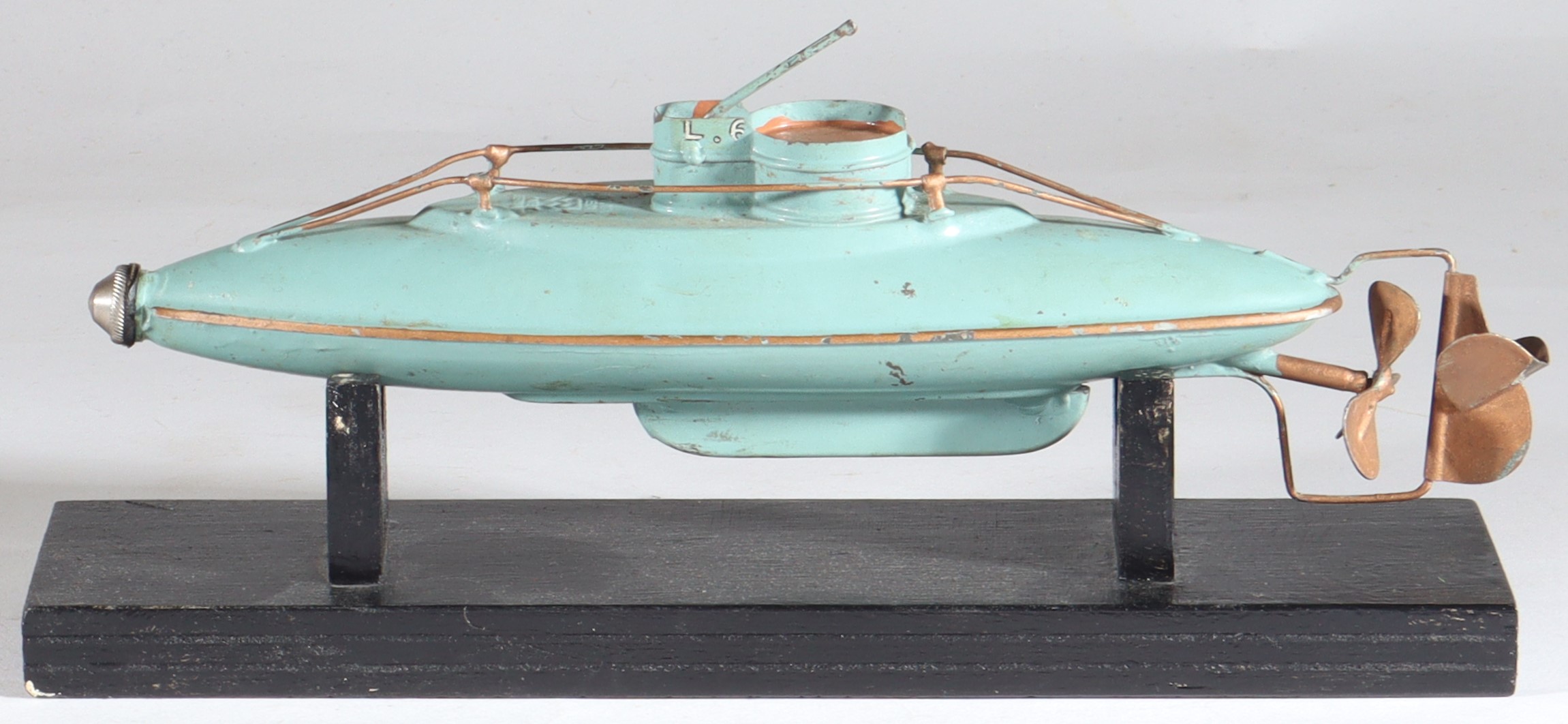 kallistoys-auctions-auktionen-antique-vintage-toys-antik-historisch-spielzeug-bing-germany-tinplate-blech-submarine-unterseeboot-21-cm-10-344-2-2e
