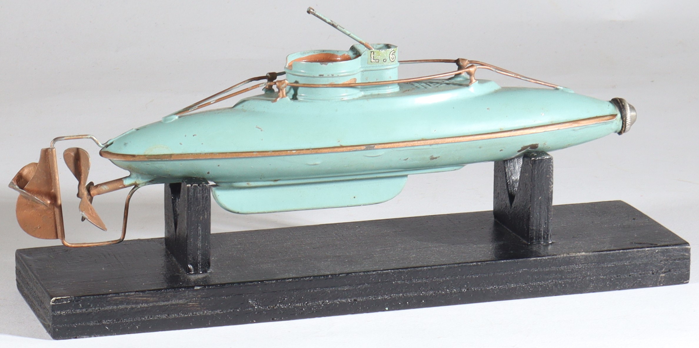 kallistoys-auctions-auktionen-antique-vintage-toys-antik-historisch-spielzeug-bing-germany-tinplate-blech-submarine-unterseeboot-21-cm-10-344-2-2g