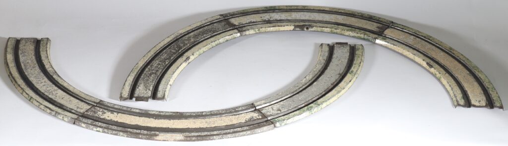 kallistoys-auctions-auktionen-antique-vintage-toys-antik-historisch-spielzeug-tantet-manon-france-tinplate-blech-curved-track-gebogene-schienen-wulstschienen-1a