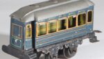 kallistoys-auctions-auktionen-antique-vintage-toys-antik-historisch-spielzeug-issmayer-jaj-germany-spur-0-tinplate-blech-incline-railway-novelty-personenwagen-blau-f5594-1h