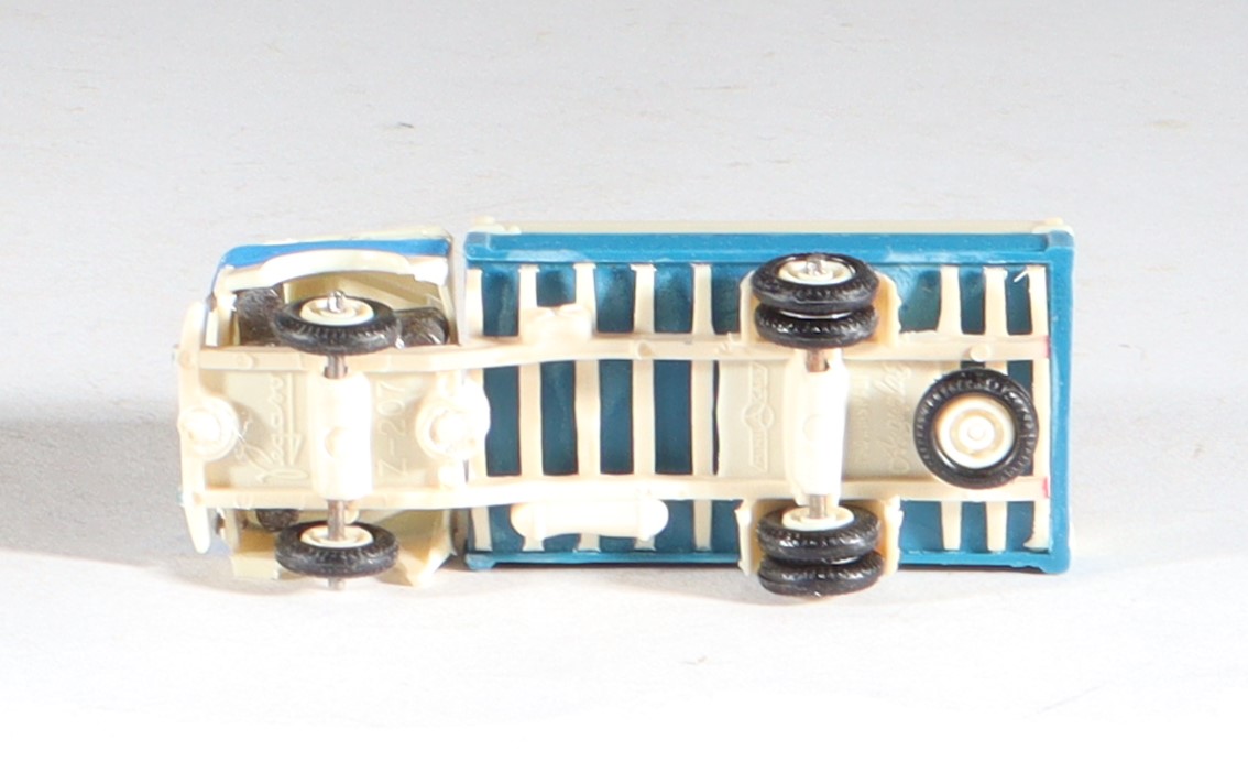 kallistoys-auctions-auktionen-antique-vintage-toys-antik-historisch-spielzeug-anguplas-mini-cars-1-zu-86-pegaso-z-207-valla-alta-weiss-blau-7-1h