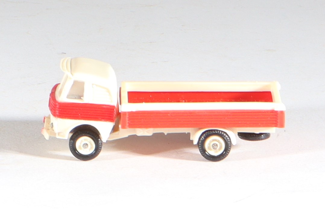 kallistoys-auctions-auktionen-antique-vintage-toys-antik-historisch-spielzeug-anguplas-mini-cars-1-zu-86-pegaso-z-207-valla-alta-weiss-rot-7-1d