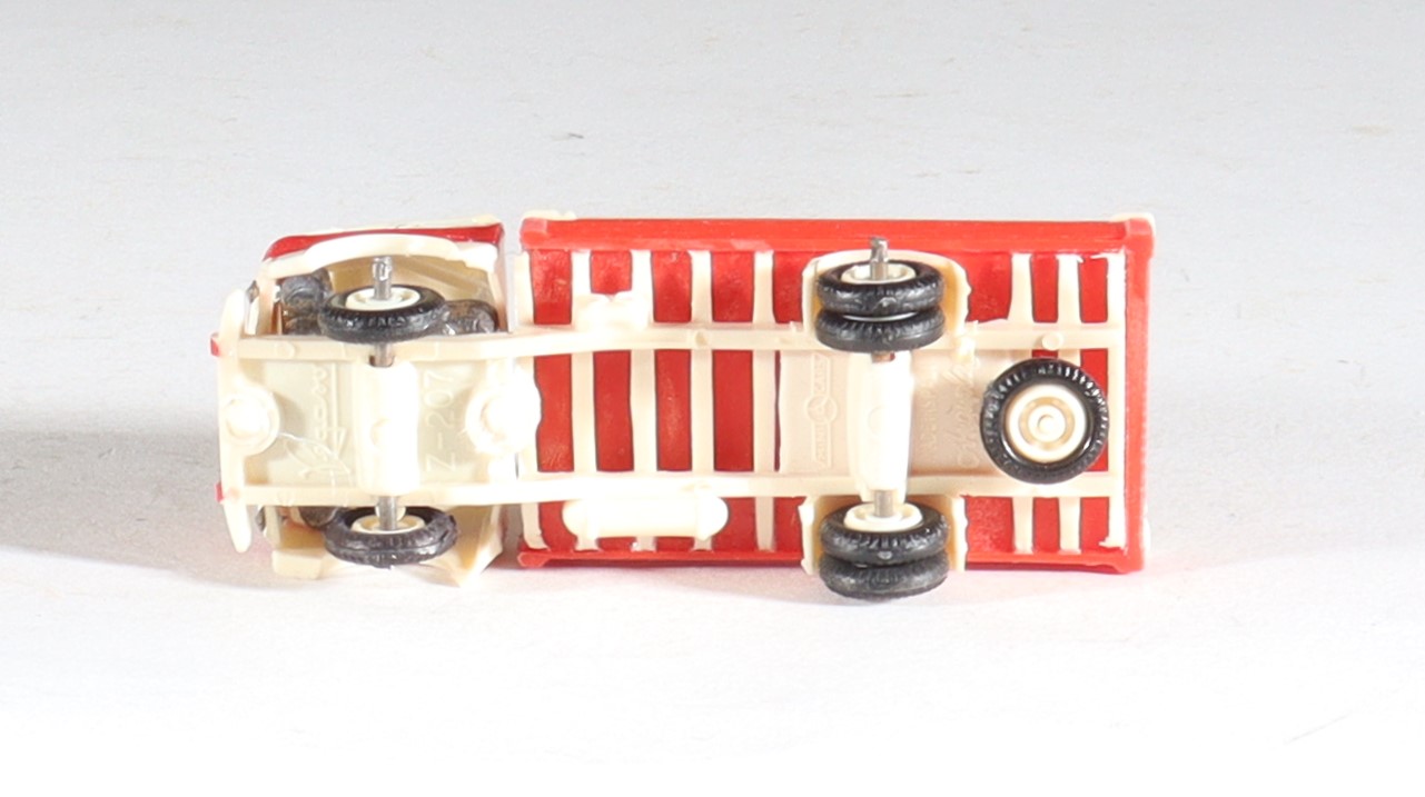 kallistoys-auctions-auktionen-antique-vintage-toys-antik-historisch-spielzeug-anguplas-mini-cars-1-zu-86-pegaso-z-207-valla-alta-weiss-rot-7-1h