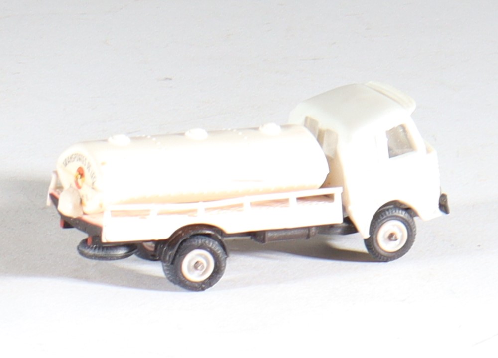 kallistoys-auctions-auktionen-antique-vintage-toys-antik-historisch-spielzeug-anguplas-mini-cars-1-zu-86-milchwagen-pegaso-cisterna-leche-weiss-11-1g