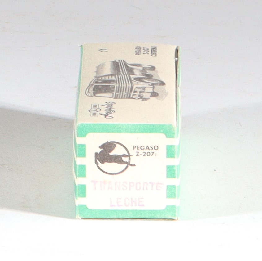 kallistoys-auctions-auktionen-antique-vintage-toys-antik-historisch-spielzeug-anguplas-mini-cars-1-zu-86-milchwagen-pegaso-cisterna-leche-weiss-11-1j