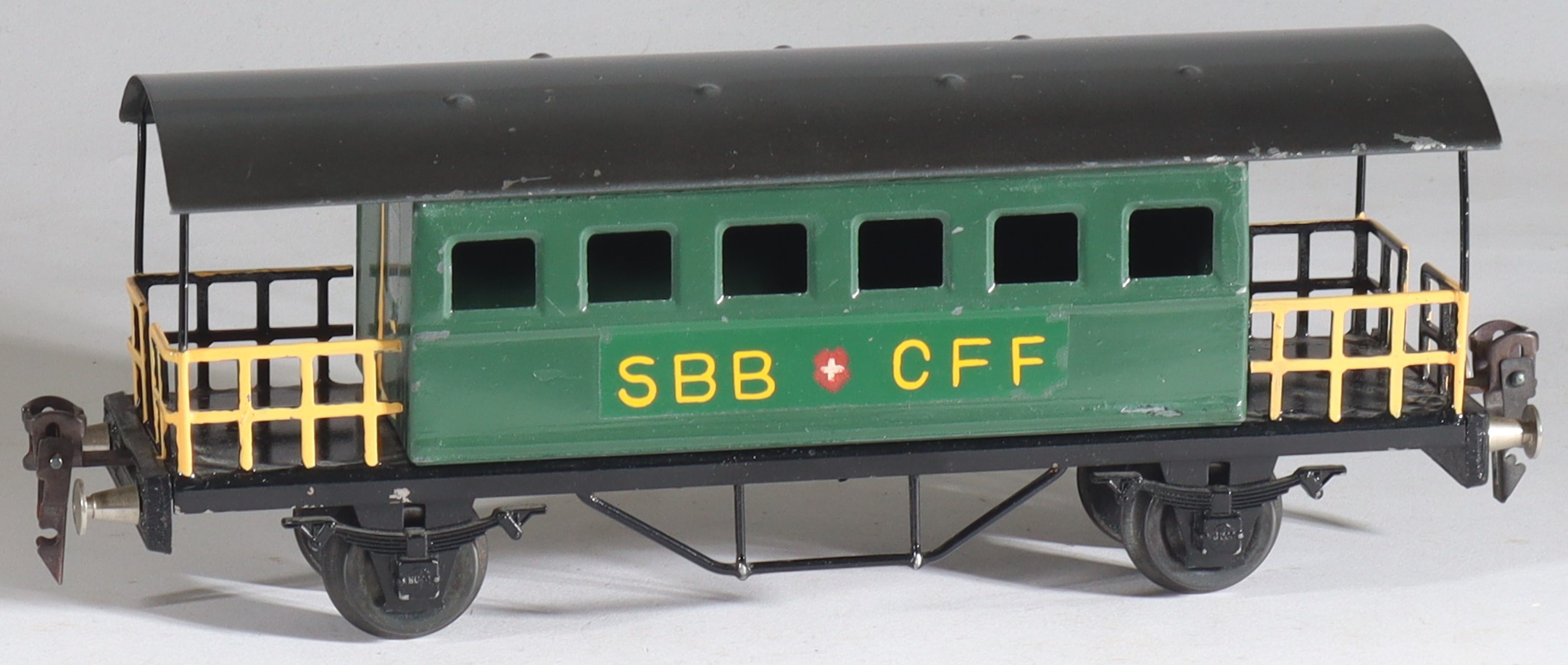 kallistoys-auctions-auktionen-antique-vintage-toys-antik-historisch-spielzeug-monos-switzerland-spur-0-tinplate-blech-train-eisenbahn-passenger-car-personenwagen-sbb-cff-grun-1a
