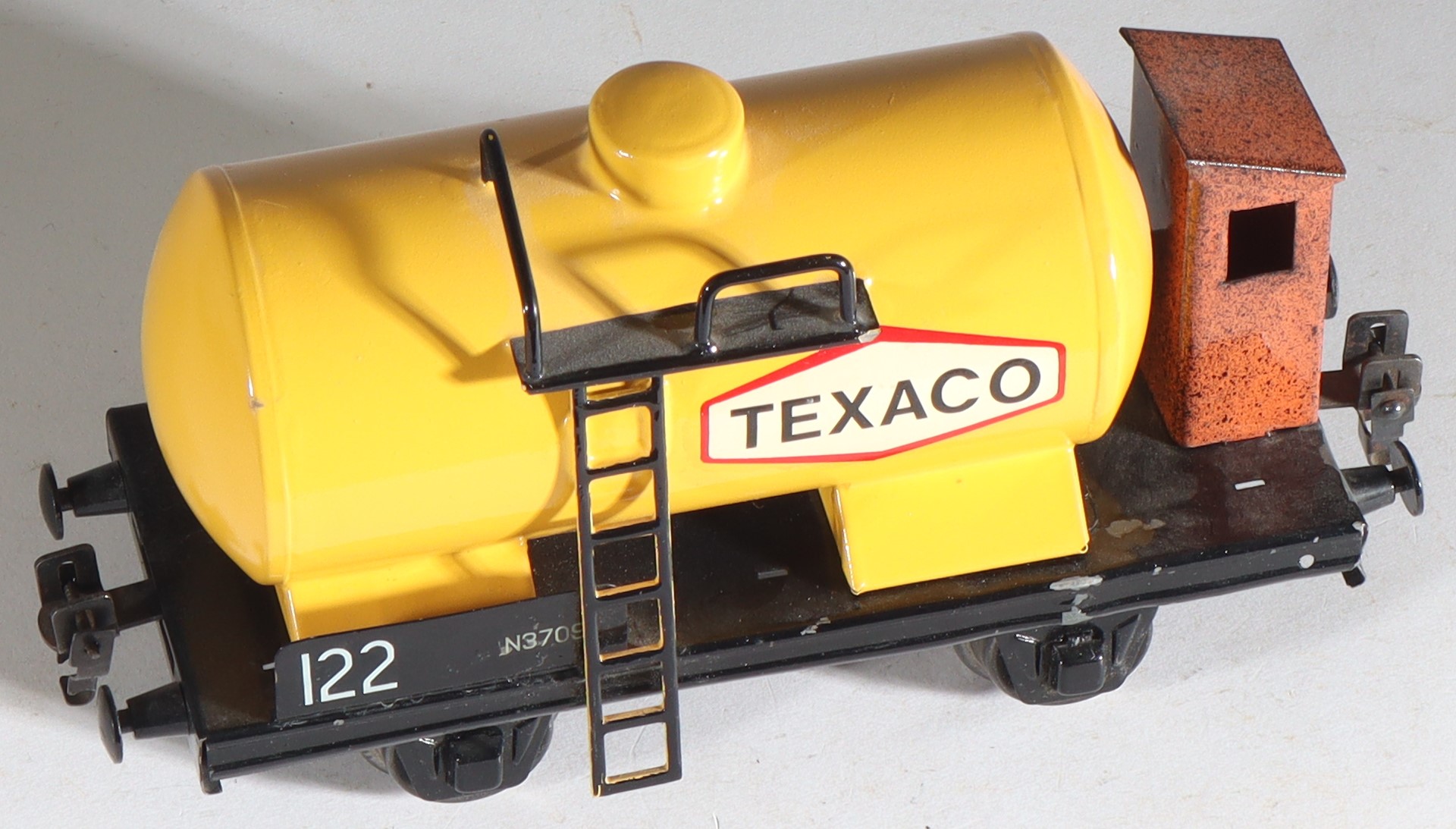 kallistoys auctions auktionen-antique vintage toys-antik historisch spielzeug-monos-switzerland-spur 0-tinplate-blech-train-eisenbahn-tank wagon-kesselwagen-texaco-gelb-1b kallistoys-auctions-auktionen-antique-vintage-toys-antik-historisch-spielzeug-monos-switzerland-spur-0-tinplate-blech-train-eisenbahn-tank-wagon-kesselwagen-texaco-gelb-1b
