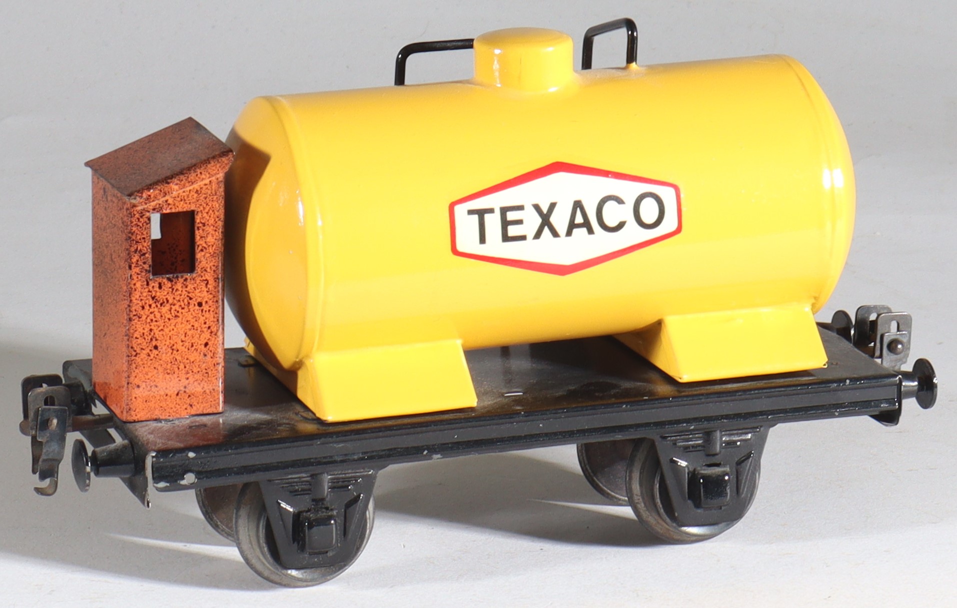 kallistoys auctions auktionen-antique vintage toys-antik historisch spielzeug-monos-switzerland-spur 0-tinplate-blech-train-eisenbahn-tank wagon-kesselwagen-texaco-gelb-1f kallistoys-auctions-auktionen-antique-vintage-toys-antik-historisch-spielzeug-monos-switzerland-spur-0-tinplate-blech-train-eisenbahn-tank-wagon-kesselwagen-texaco-gelb-1f