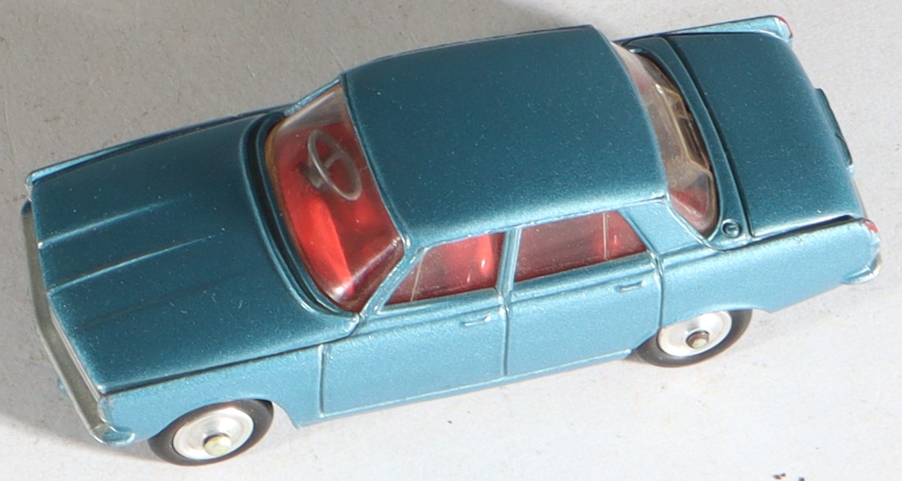 kallistoys auctions auktionen-antique vintage toys-antik historisch spielzeug-corgi toys-england-1 to 43-diecast-car-auto-rover 2000-bluemetallic-252-1b kallistoys-auctions-auktionen-antique-vintage-toys-antik-historisch-spielzeug-corgi-toys-england-1-to-43-diecast-car-auto-rover-2000-bluemetallic-252-1b