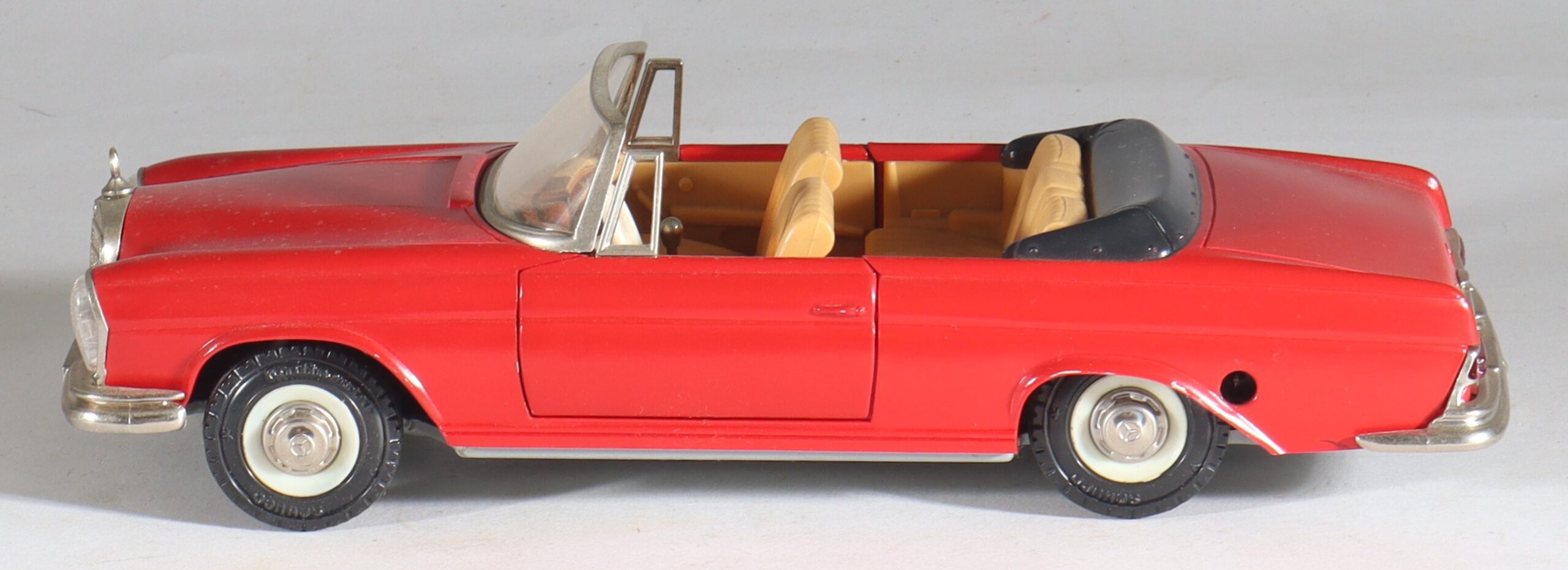 IMG_6302-1 Schuco Girato Mercedes-Benz 250 SE Convertible Tin Toy Car #4000 Red with Box
