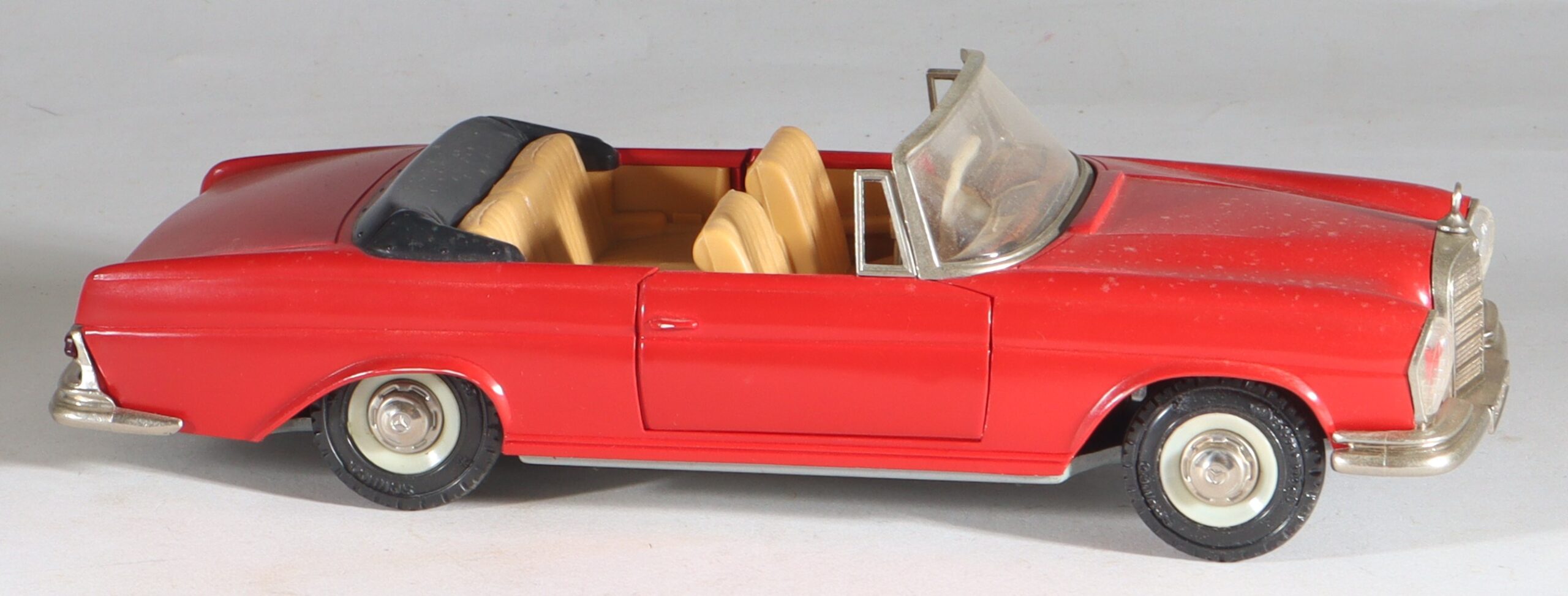 IMG_6304-1 Schuco Girato Mercedes-Benz 250 SE Convertible Tin Toy Car #4000 Red with Box