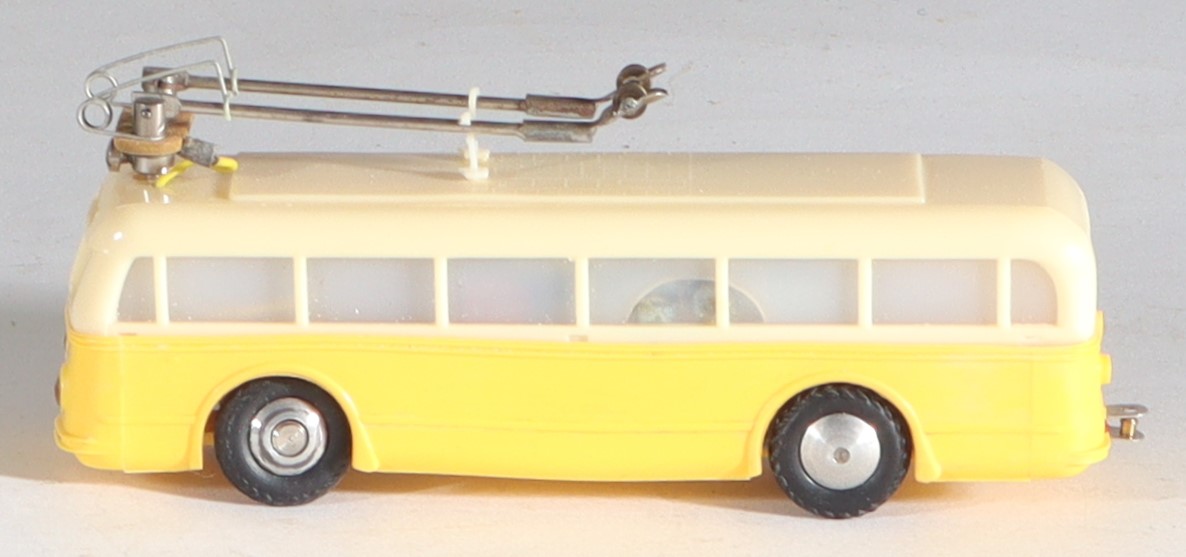 eheim-germany-spur h0-trolleybus-set-motorwagen-gelb-102bs-1d eheim-germany-spur-h0-trolleybus-set-motorwagen-gelb-102bs-1d