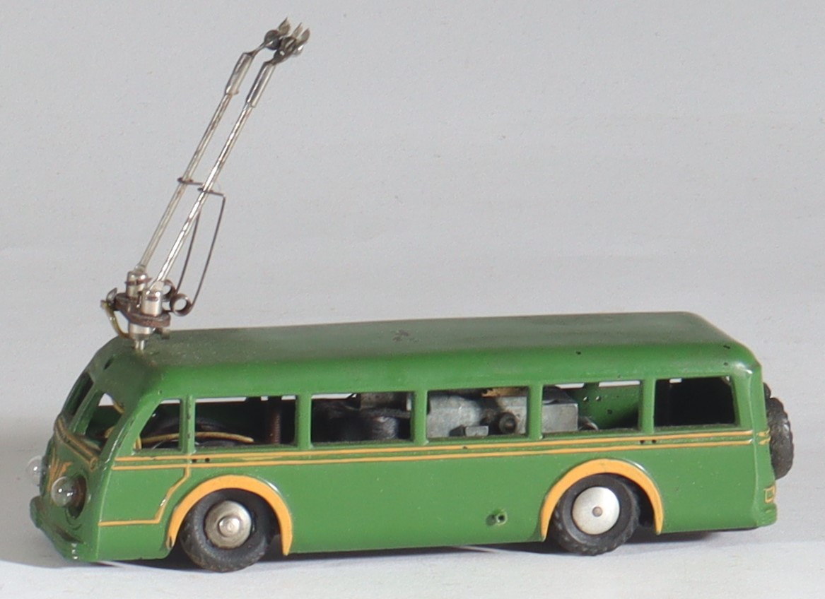 fischer-ewf-germany-spur-h0-bakelit-trolleybus-grun-lackiert-1a