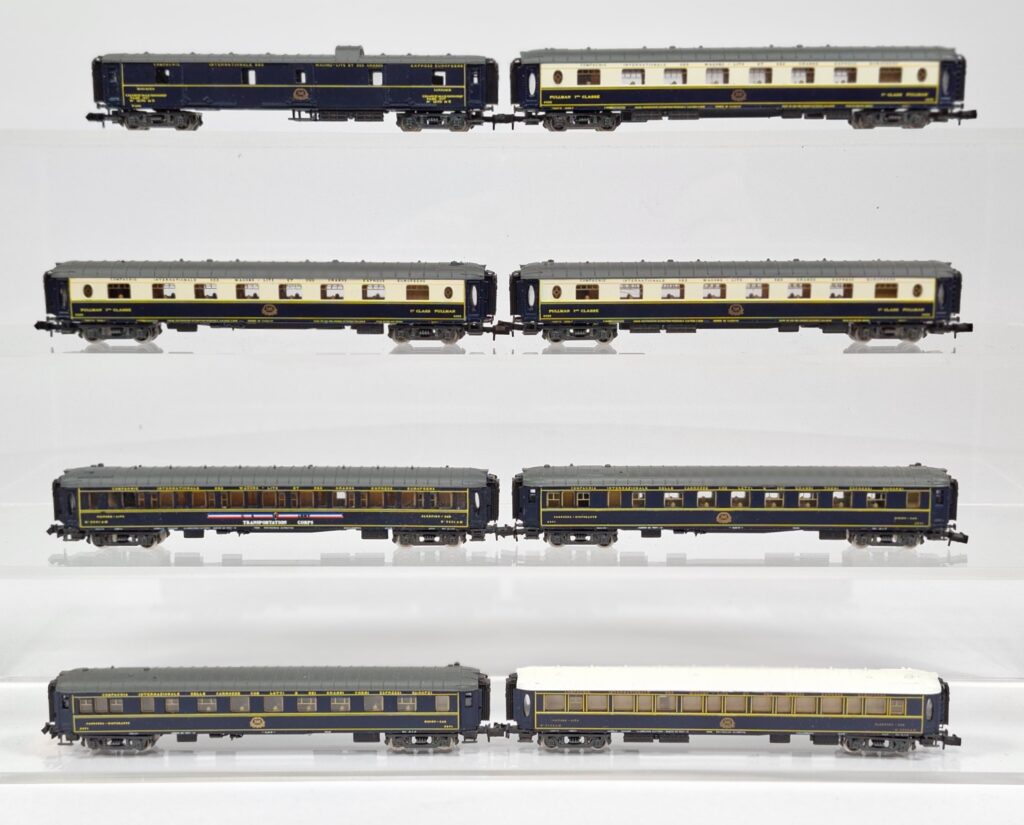 Rivarossi N gauge 1:160 lot of international fast train CIWL passenger cars blue/cream