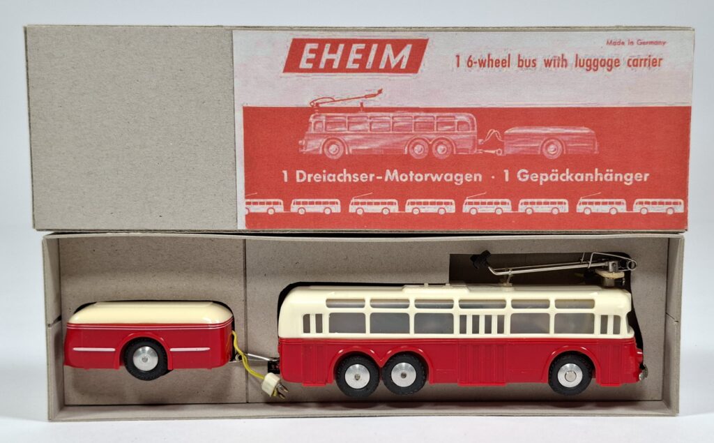 Eheim H0 gauge threeaxle trolleybus motorcar with oneaxle trailer cream/red #108 in OB