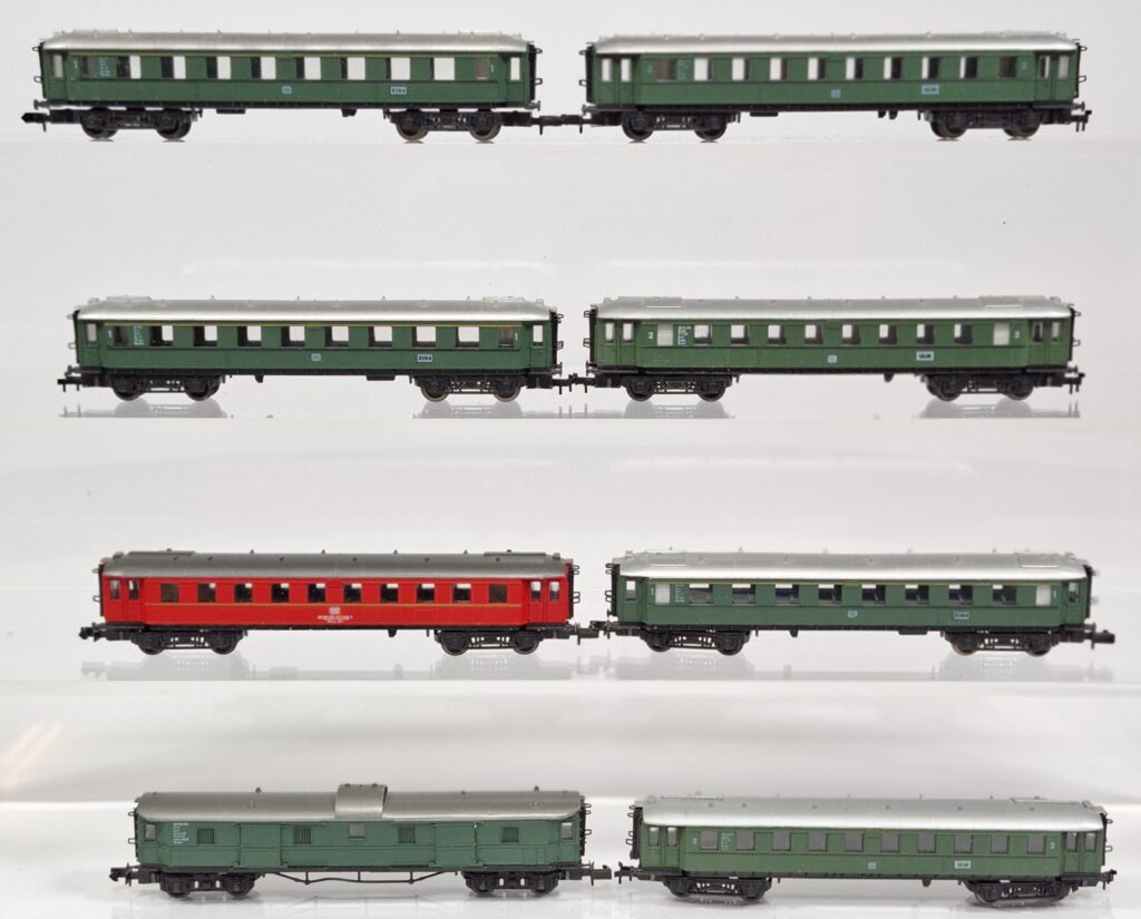 Arnold Rapido Spur N 1:160 Konvolut mit Personenwagen Deutsche Reichsbahn DR