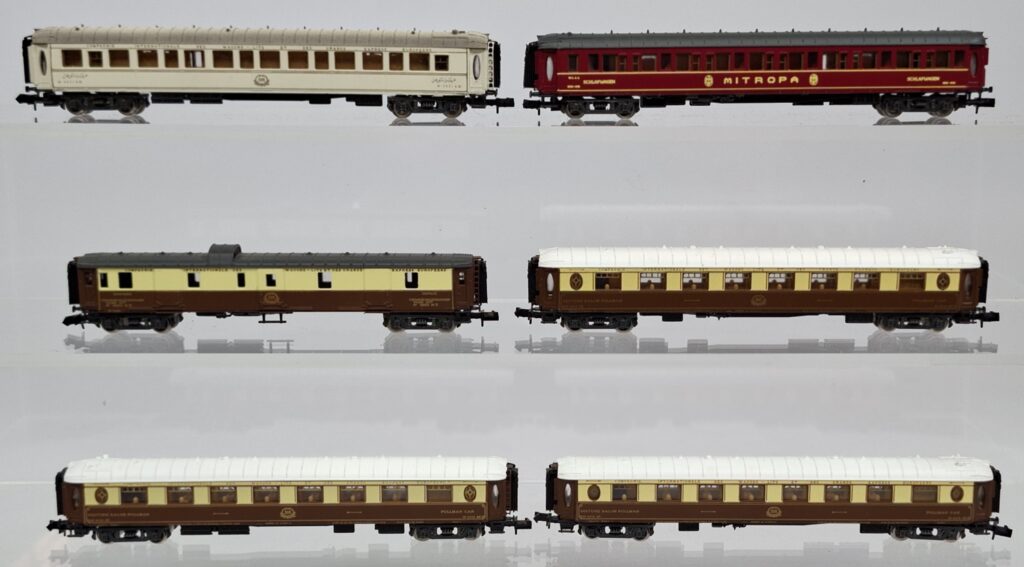 Rivarossi N gauge 1:160 lot with passenger cars CIWL cream/brown and Egyptian car in white