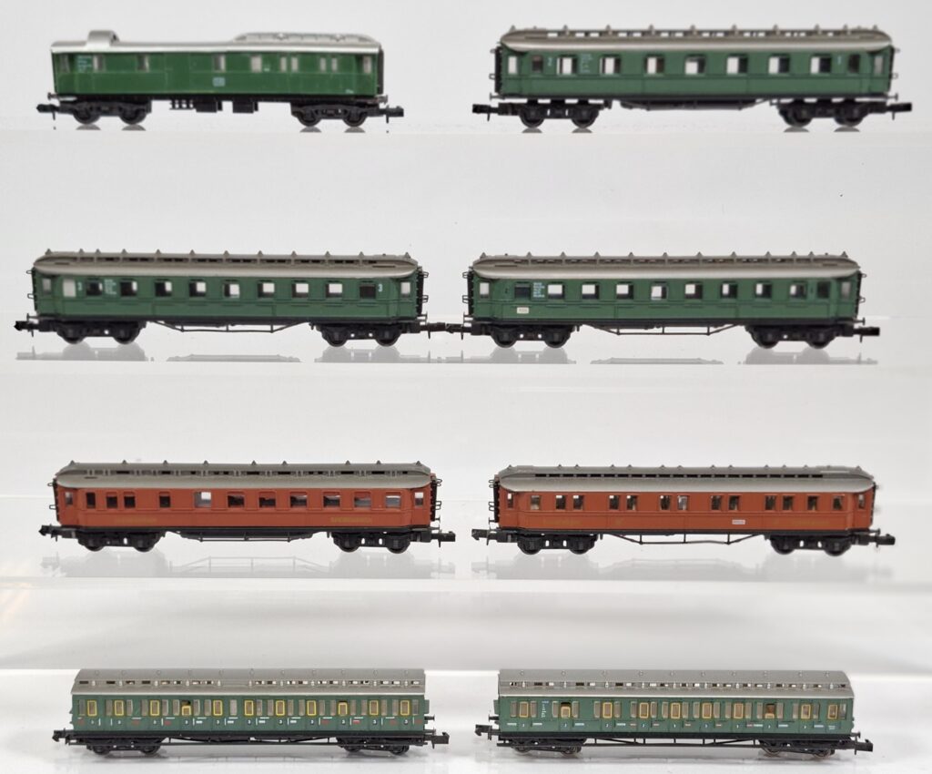 Arnold N gauge 1:160 lot with passenger cars
