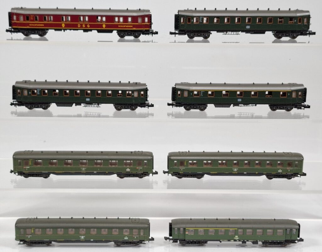 Roco Spur N 1:160 Konvolut mit Personenwagen "Hecht" und "Schürzenwagen"