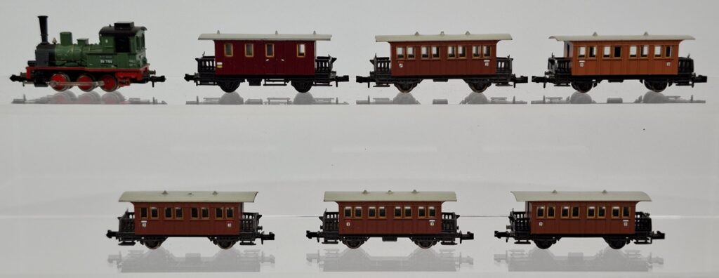 Arnold Spur N 1:160 Konvolut mit Dampflok wie T3 und zweiachsige Personenwagen Länderbahn braun