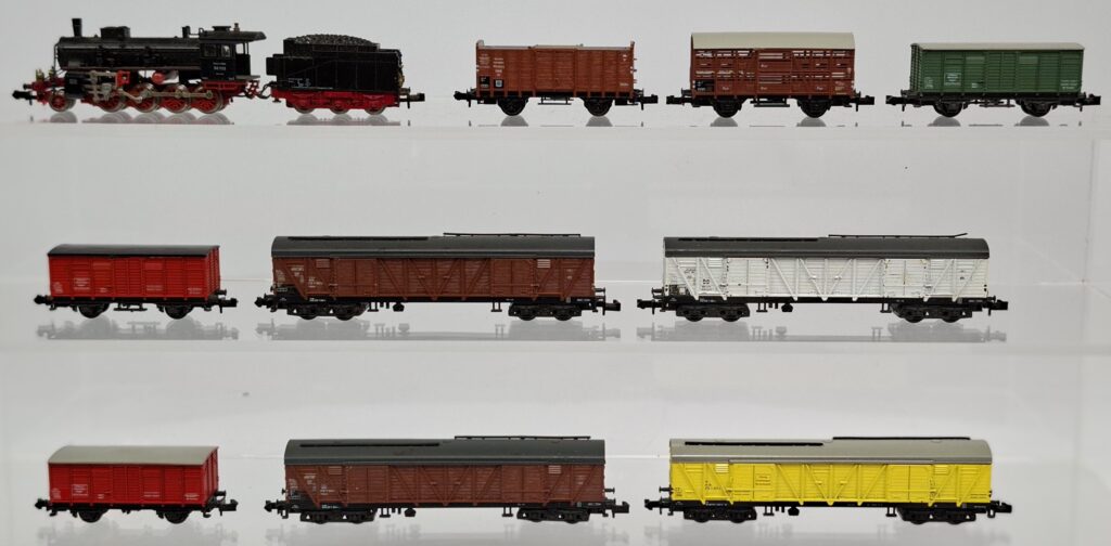 Minitrix N gaueg 1:160 lot with steam loco BR 56 and goods wagons