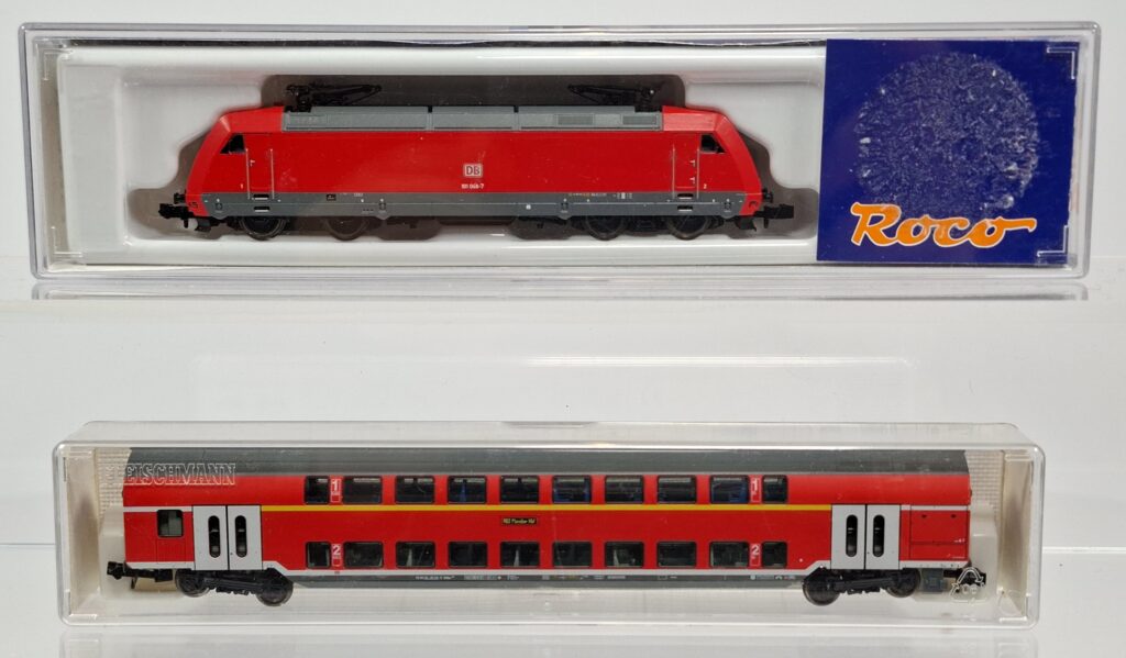 Roco Spur N 1:160 Konvolut mit Elektrolok BR 101 verkehrsrot und Fleischmann Doppelstockwagen im OKT
