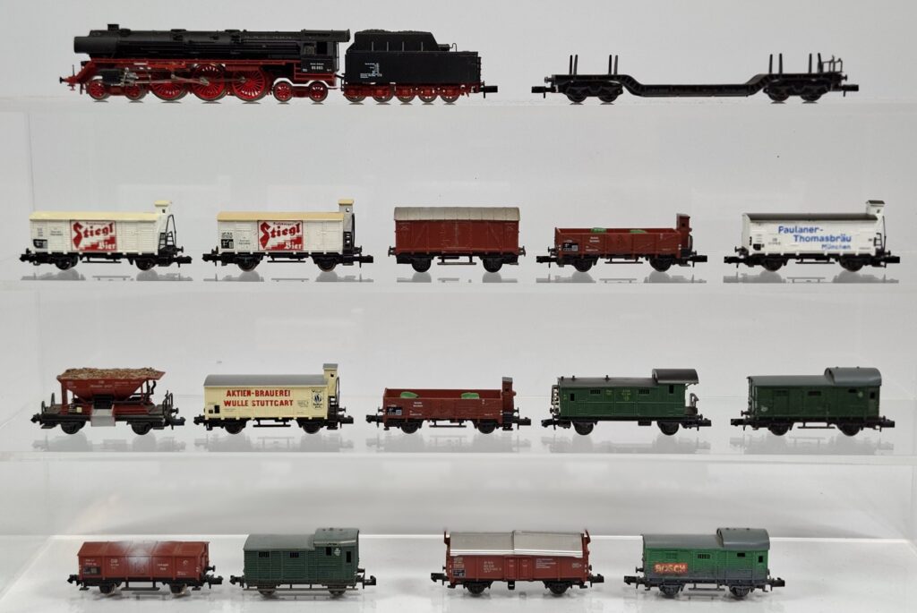 Arnold Spur N 1:160 Konvolut mit Dampflok BR 05 und Güterwagen