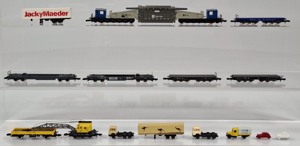 Märklin Spur Z 1:220 Konvolut Güterwagen u.a. Transformatorwagen - Kranwagen - Flachwagen