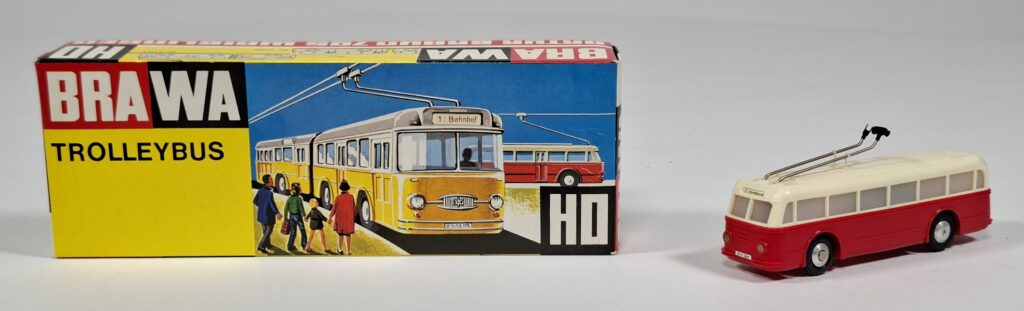 Brawa Spur H0 Trolleybus Motorwagen rot #6105 im OKT