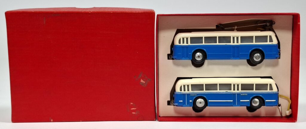 Eheim Spur H0 Trolleybus Motorwagen mit Beiwagen creme/blau im OKT