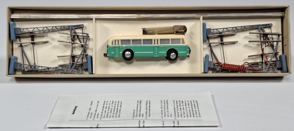 Eheim H0 gauge trolleybus motorcar set cream/turquoise #102BS in OB, 1950s