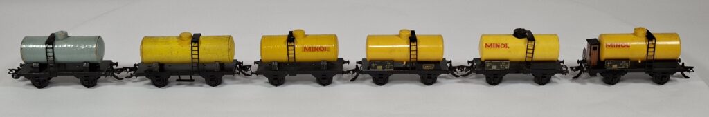 Zeuke DDR 0 gauge lot of cardboard/PVC tank wagons, 1950s