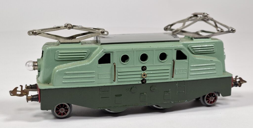 BLZ France 0 gauge cast-metal 'GG 1' electric loco, two-tone green, 1940s