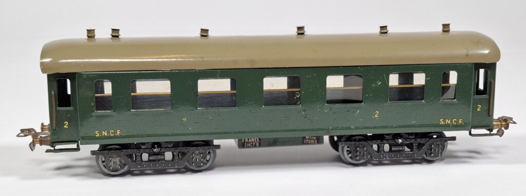 BLZ France 0 gauge tinplate SNCF 2nd-class passenger car, green, 1950s
