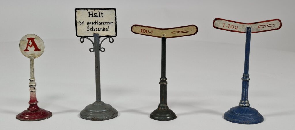 Marklin - Bing 0 or 1 gauge lot of gradient signs, 1910s