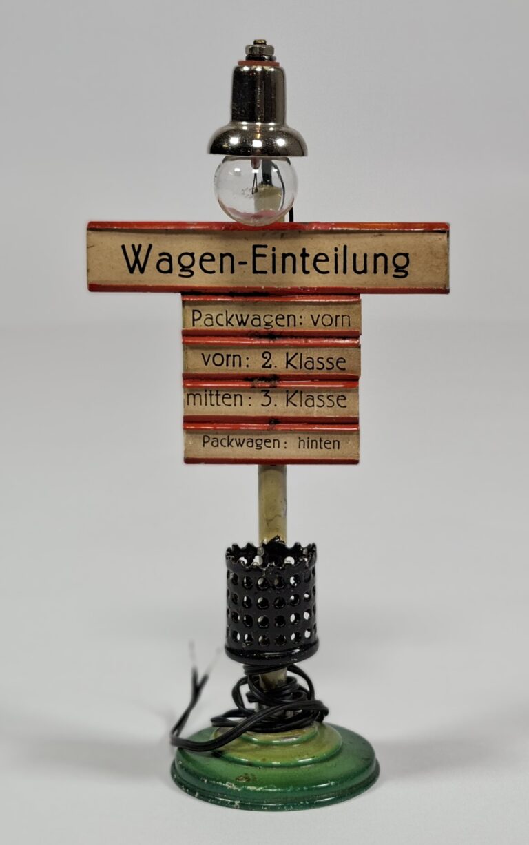 Kibri 0 or 1 gauge tinplate illuminated coach-position indicator with wastebasket