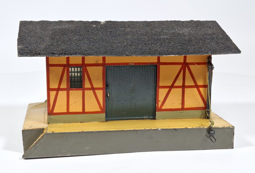 Märklin uralt Spur 1 Blech Fachwerk Güterschuppen mit Kran #2106/1
