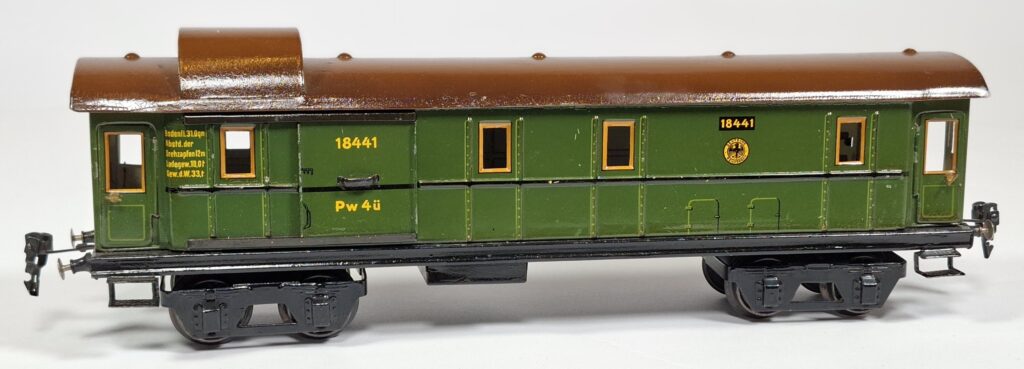 Märklin Spur 1 Blech vierachsige Gepäckwagen grün #18441