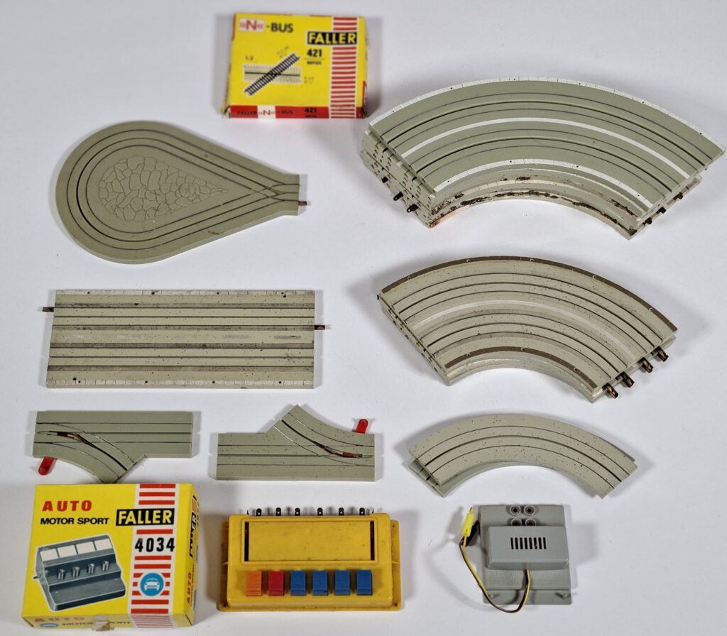 Faller AMS slotcar track incl. reversing loop, level crossing and points, partly in OB, 1960s