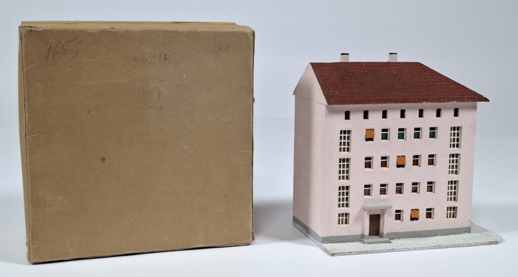 Creglinger Holzhaus vierstöckiges Eckhaus rechts #521R im OKT um 1955