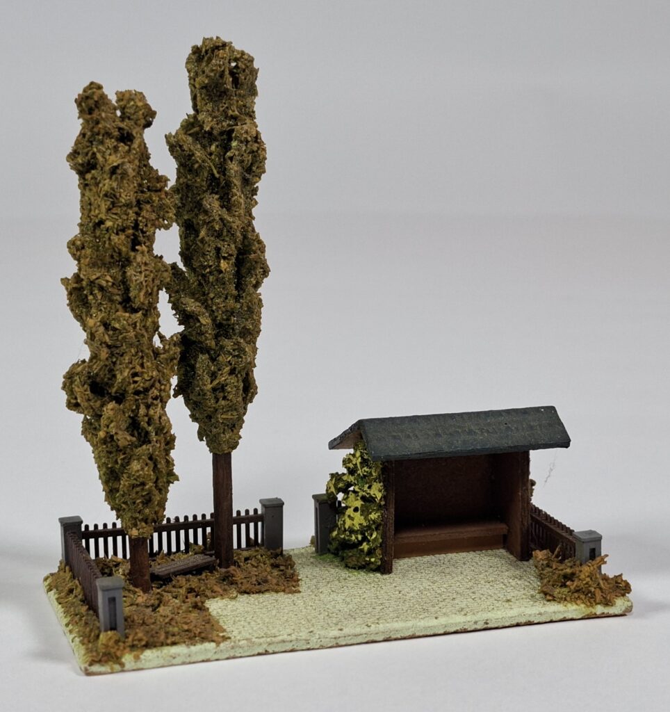 Creglinger Holzhaus Haltepunkt mit Bäumen #210 um 1955