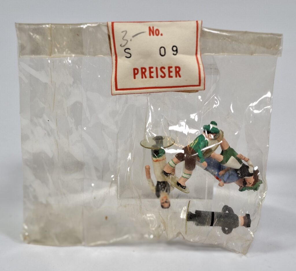 Preiser Holzfiguren Set #S 09 Vor der Kirche in original Cellontüte um 1953